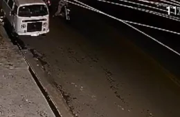 Dupla furta Kombi no bairro Cidade Nova 2