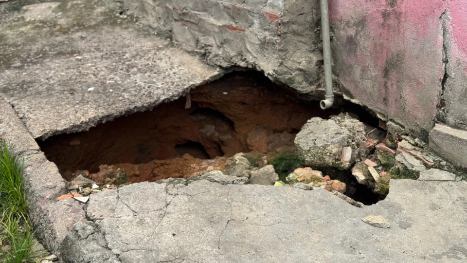 Moradores do bairro Raiz enfrentam dois anos de descaso