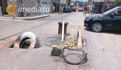 Cratera no meio da rua prejudica trânsito e moradores pedem providência na Cidade Nova