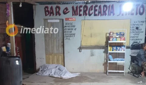 Homem é morto a tiros em frente a um bar na Comunidade Vila Nova, em Manaus