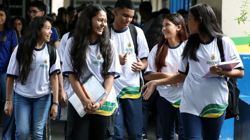 Mais de 44 mil alunos do AM recebem ‘Pé-de-Meia’ após concluírem Ensino Médio