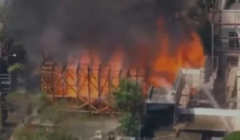 VEJA VÍDEO: incêndio no Projac atinge cidade cenográfica de novelas