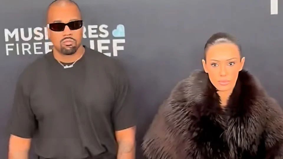 Quem é Bianca Censori, arquiteta e esposa de Kanye West que chocou no Grammy 2025