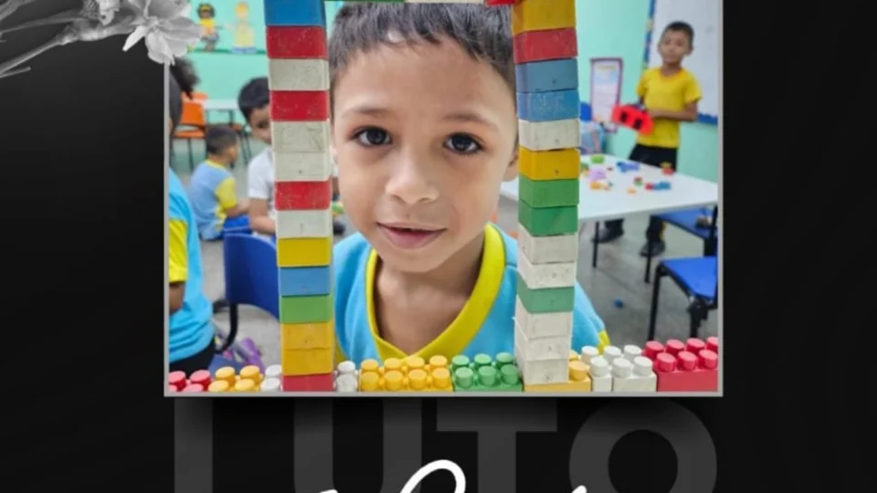 Escola suspende aulas em homenagem a criança vítima de incêndio em Manaus