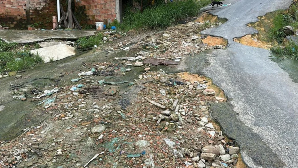 Moradores do bairro Nova Vitória cobram melhoria de infraestrutura na rua São Lázaro