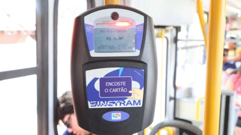 Justiça mantém suspensão do reajuste da tarifa de ônibus e marca audiência para 6 de março