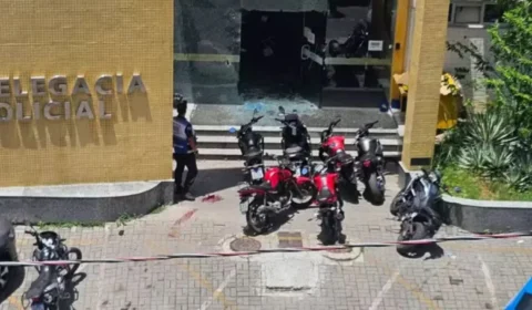 Policial civil é morto após atirar na namorada e contra colegas em delegacia no RJ