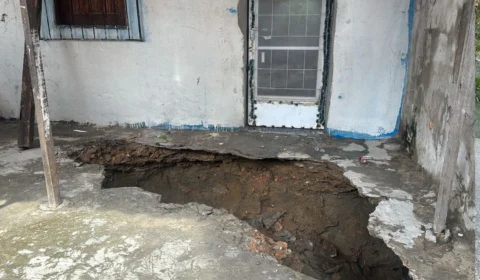 Casas em risco de desabamento: Moradores pedem ajuda urgente às autoridades