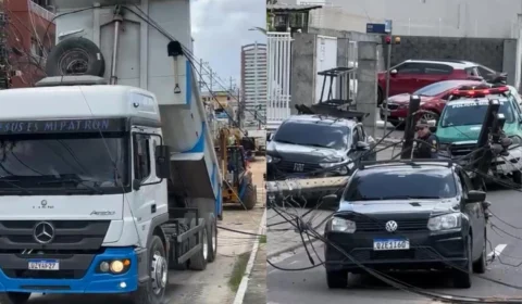 Caçamba derruba poste sobre carro em Manaus, mas ninguém se feriu