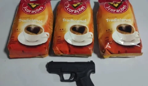 Homem furta café em supermercado e é preso com arma falsa em Minas Gerais