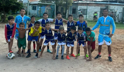 Projeto “Craques do Bariri” busca melhorias para campo de futebol em comunidade de Manaus