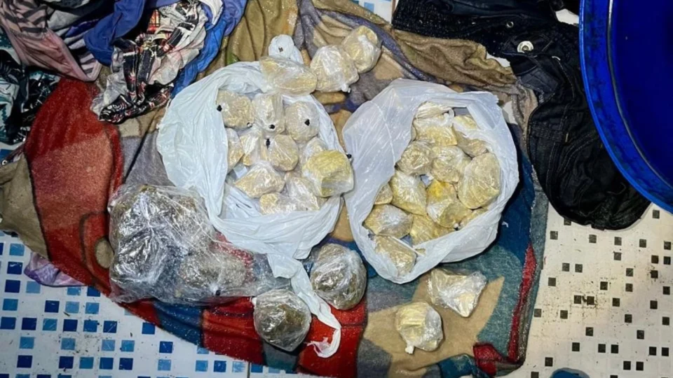 Polícia Civil prende dupla em operação contra tráfico de drogas em Barreirinha
