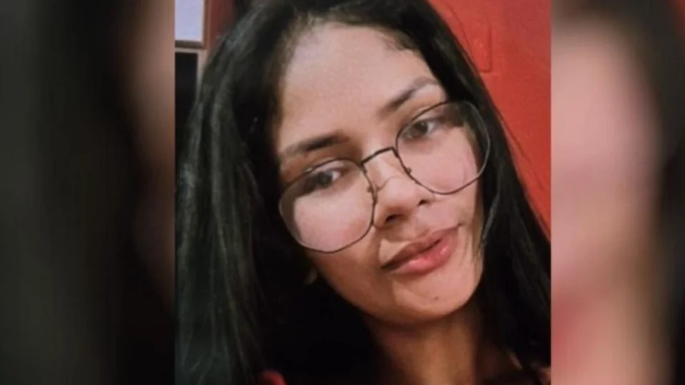 Polícia busca informações sobre jovem desaparecida no bairro Flores
