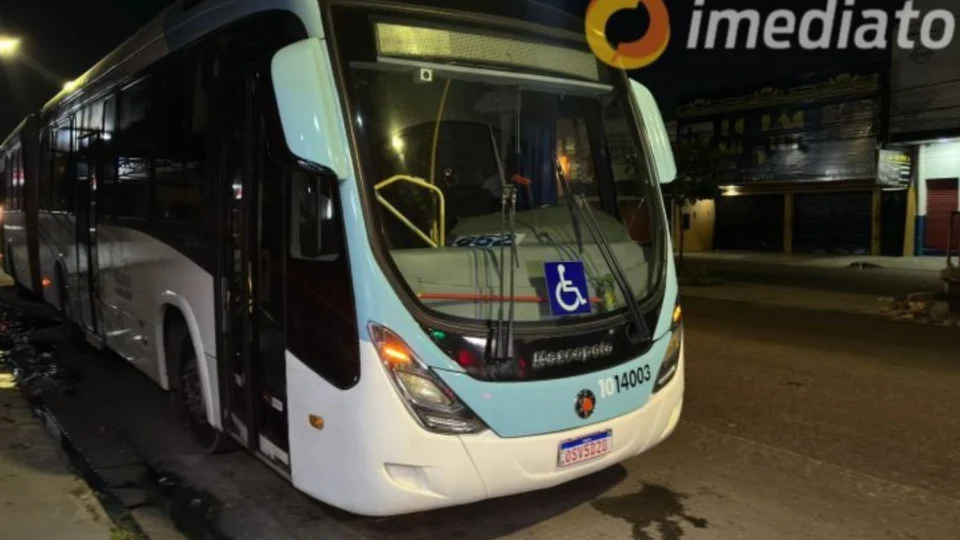 Passageira é ferida durante assalto em ônibus da linha 652 em Manaus