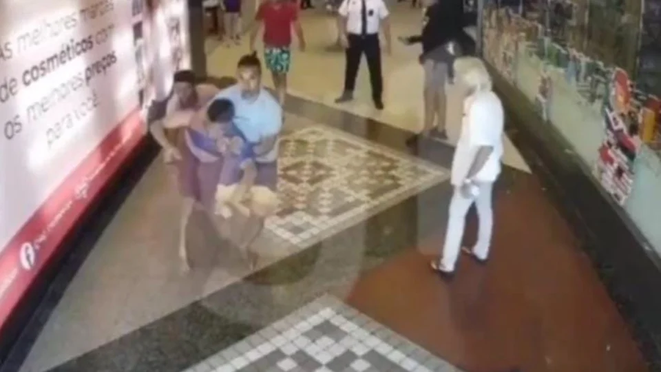 VEJA VÍDEO: Homem é retirado à força de shopping e executado com 10 tiros em Fortaleza