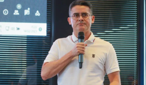 Calote na comunicação e empréstimo de R$ 2 bi expõem crise financeira na gestão de David Almeida