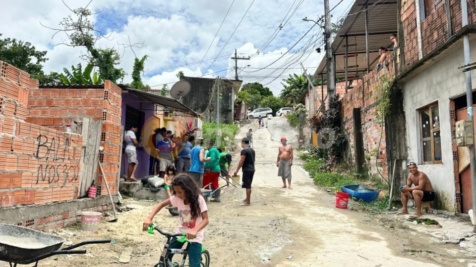 Prefeitura abandona o Terra Nova e moradores realizam vaquinha para asfaltar rua
