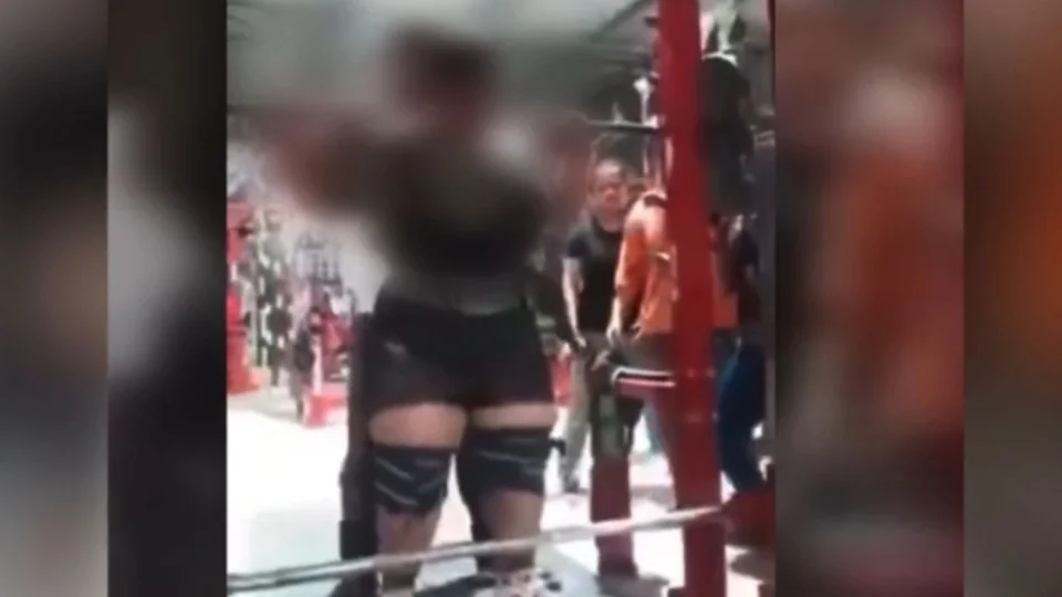 Vídeo: Adolescente indiana morre após acidente com peso de 272 kg em academia
