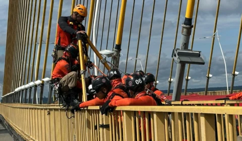 CBMAM intensifica treinamento após incidente de queda em resgate: Aula prática na ponte do Rio Negro testa especialistas