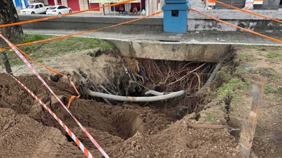 Cratera na praça do Japiim gera riscos à população e expõe descaso com infraestrutura