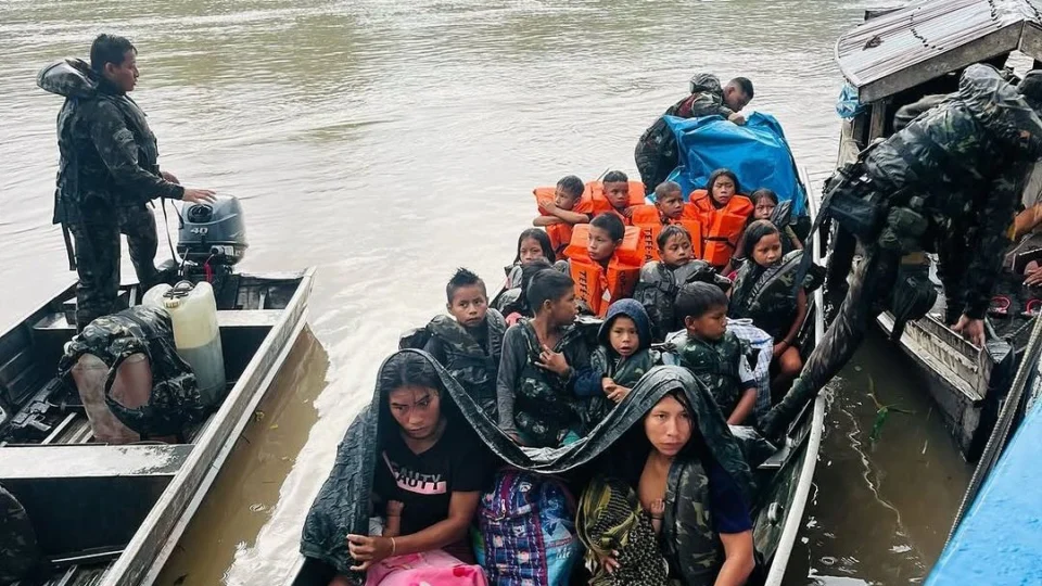 Indígenas são resgatados após naufrágio no Rio Javari no Amazonas