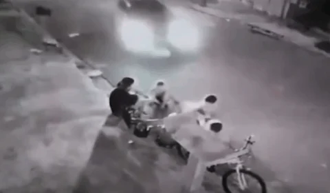 VEJA VÍDEO: motorista bêbado atropela crianças que estavam brincando