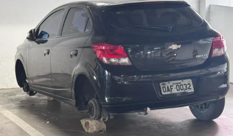 Pai e filha são presos no bairro Coroado por furtos de pneus e aros de carros em Manaus