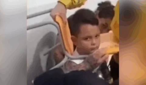 VEJA VÍDEO: criança prende cabeça em cadeira no primeiro dia de aula