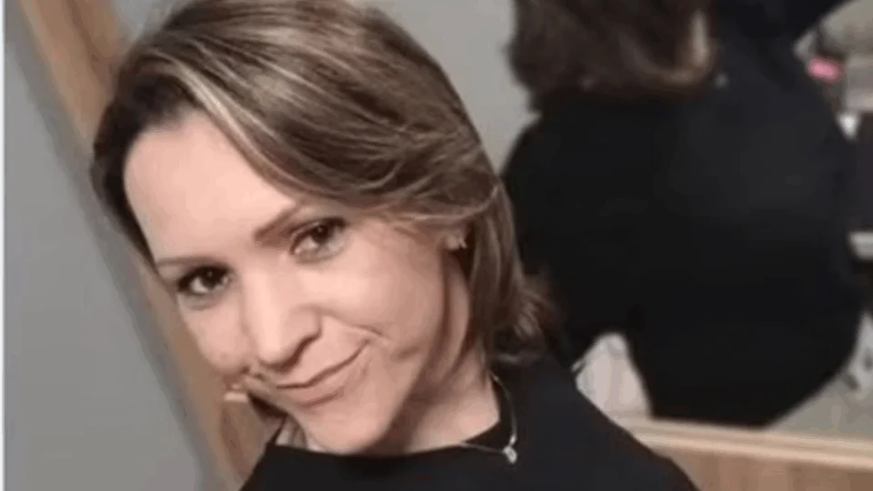 Antes de morrer em prisão, suspeitar de envenenar família com bolo deixa cartas