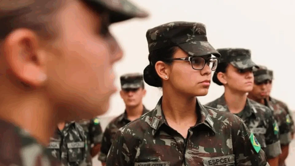 Em um mês, alistamento militar feminino chega a 23 mil inscrições no Brasil