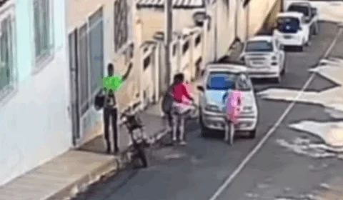 VEJA VÍDEO: após briga, homem passa por cima de namorada com carro e foge