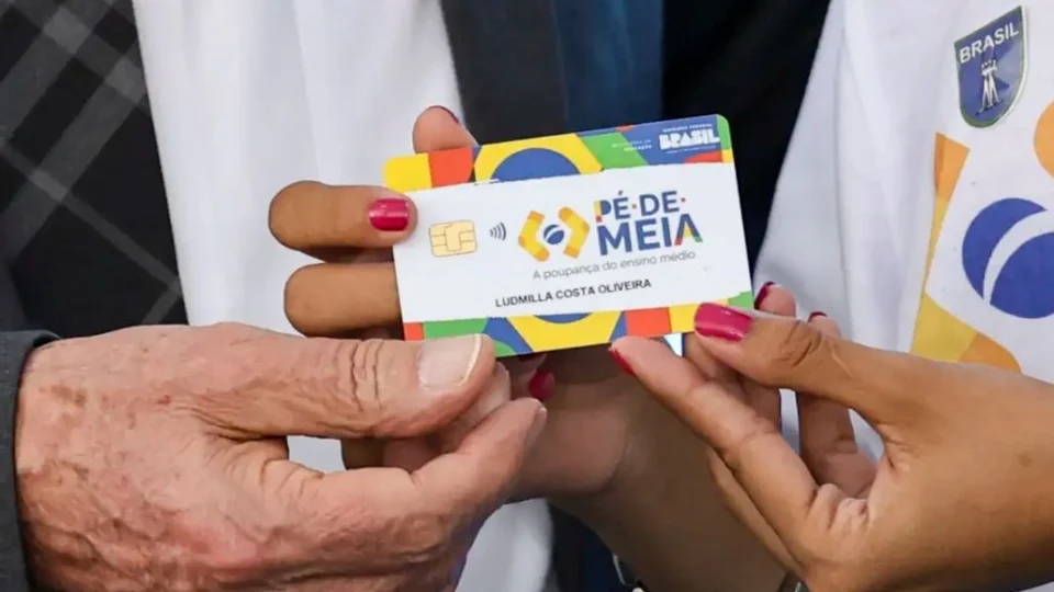 Saiba quem tem direito ao Pé-de-Meia; pagamento começou nesta terça-feira (25)