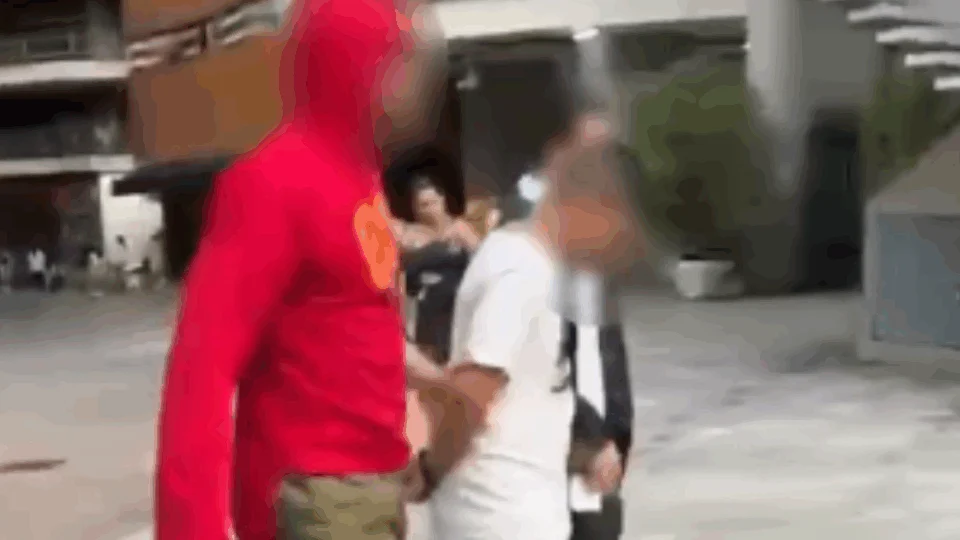 VEJA VÍDEO: policiais fantasiados de ‘Chapolin’ e ‘padre’ prendem ladrão em Carnaval