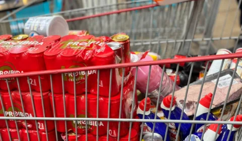 Fiscalização apreende mais de 200 itens sem validade em supermercado de Manaus
