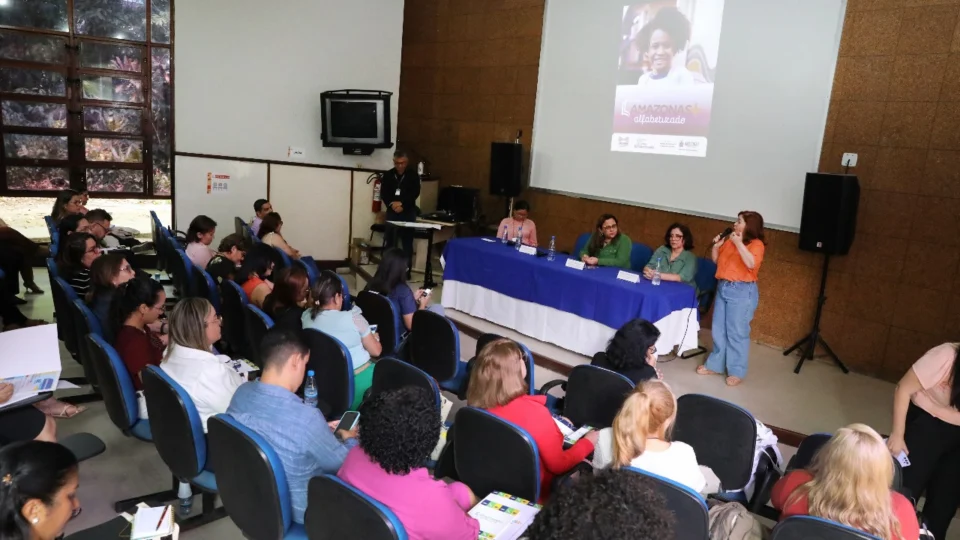 Combate ao analfabetismo: Amazonas tem 45 municípios premiados pelo MEC