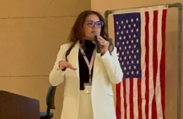 Alessandra Campelo palestra nos EUA sobre o papel das mulheres na administração pública