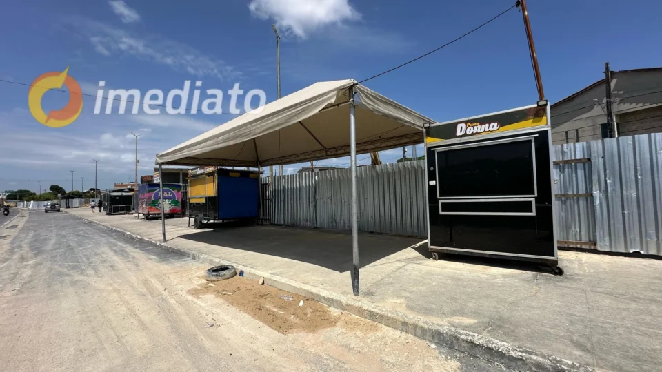 Trabalhadores do bairro Novo Aleixo são deixados sem espaço de trabalho após venda de praça pela prefeitura