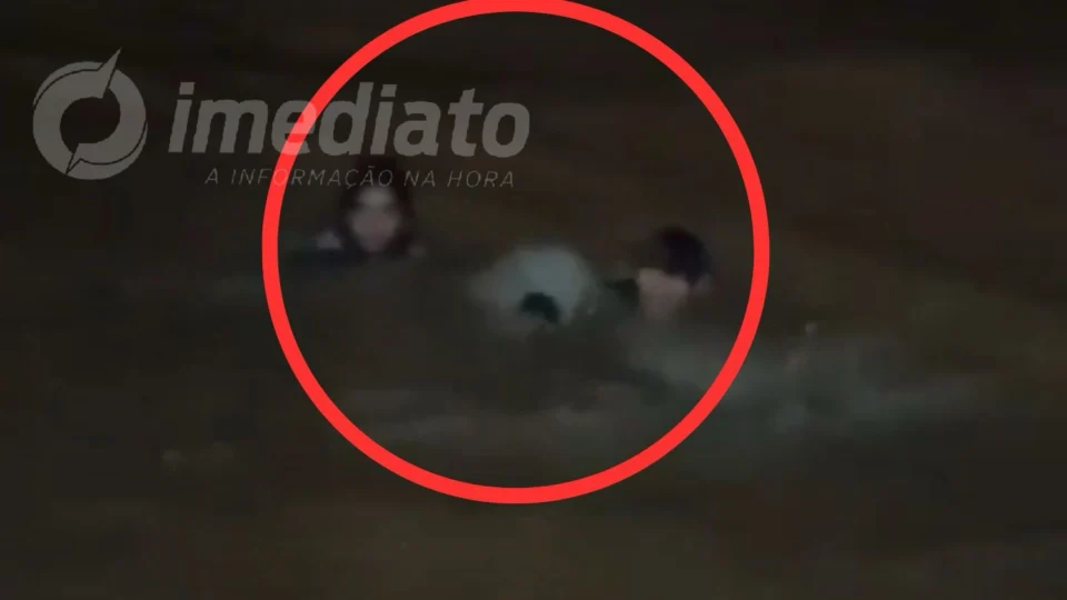 VEJA VÍDEO: jovens desaparecem ao pular no rio Amazonas em Parintins