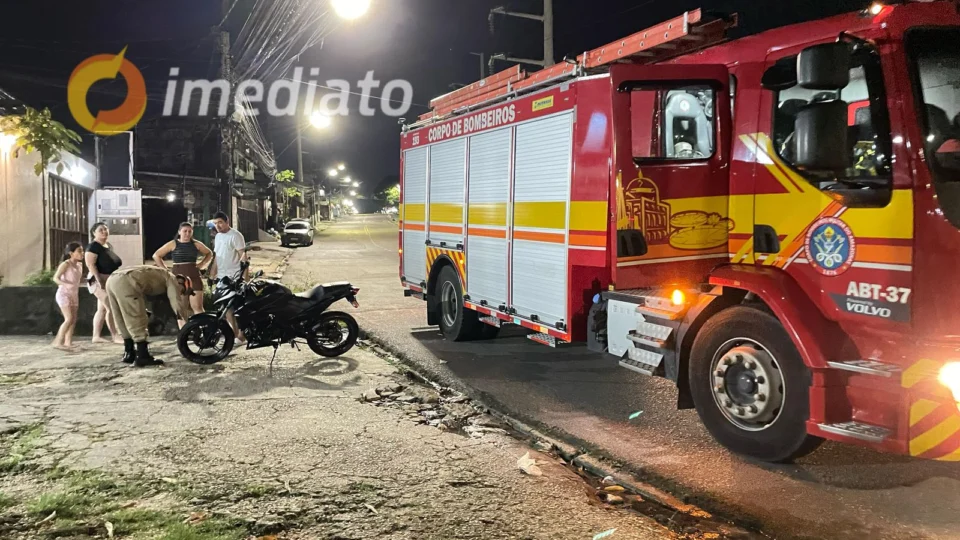 Casal fica ferido após cair de motocicleta na Avenida Codajás, em Manaus