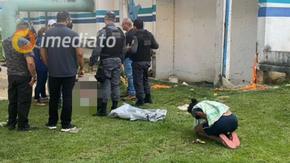 VÍDEO: mãe chora ao ver corpo de filho de 2 anos encontrado em reservatório em Manaus