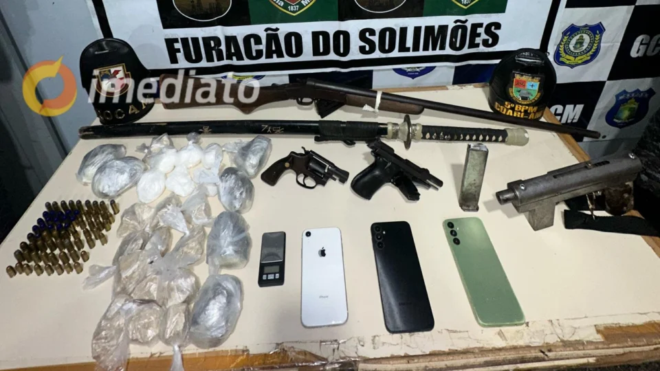 VÍDEO: polícia prende foragido da Justiça e apreende armas e drogas no Município de Coari
