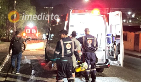 Motociclista fica ferido após acidente causado por buracos no Parque Mauá