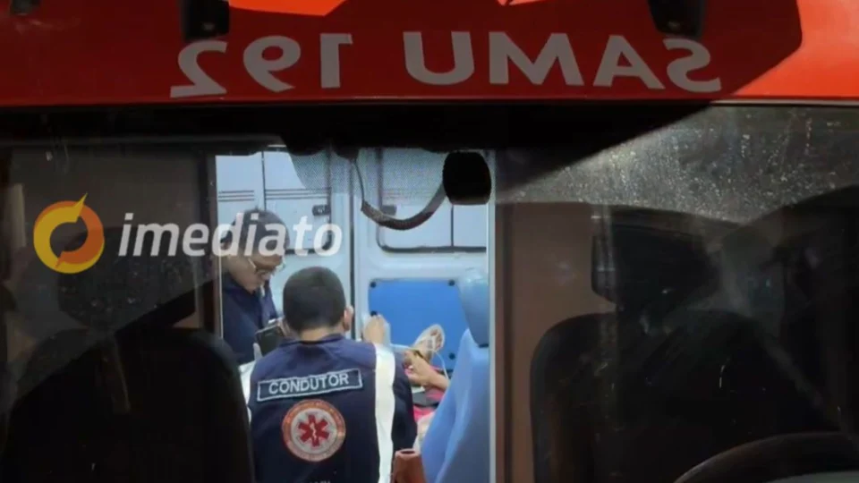 Colisão entre motocicletas deixa passageira ferida no bairro Cachoeirinha, em Manaus