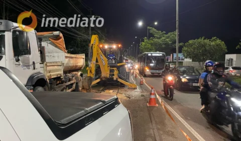 Obra de reparação de adutora causa congestionamento na Avenida Cosme Ferreira