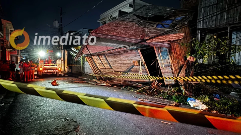 Casa desaba e fica suspensa em fiação elétrica no bairro Colônia Oliveira Machado