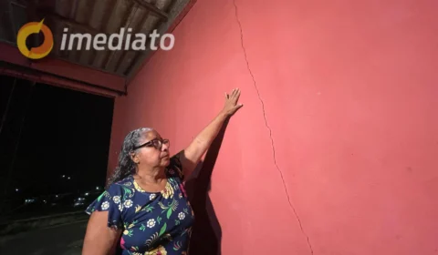Moradores vivem sob risco de desabamentos e erosão no Conjunto Canaranas 2, em Manaus
