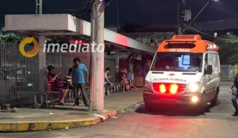 Homem é agredido em parada de ônibus no bairro Flores em Manaus