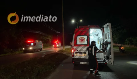 Três pessoas ficam gravemente feridas em acidente de trânsito na Avenida Cosme Ferreira