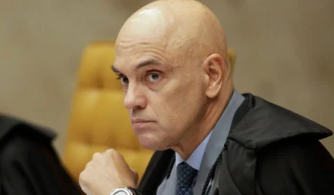 Moraes arquiva pedido do PT para apreensão do passaporte de Eduardo Bolsonaro