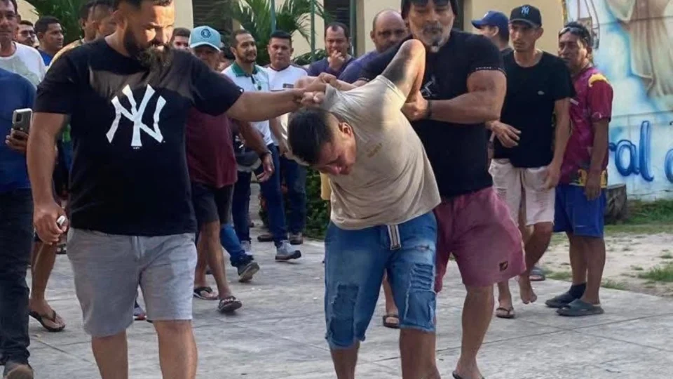 Homem é preso em Parintins após esfaquear mulher e invadir escola durante fuga